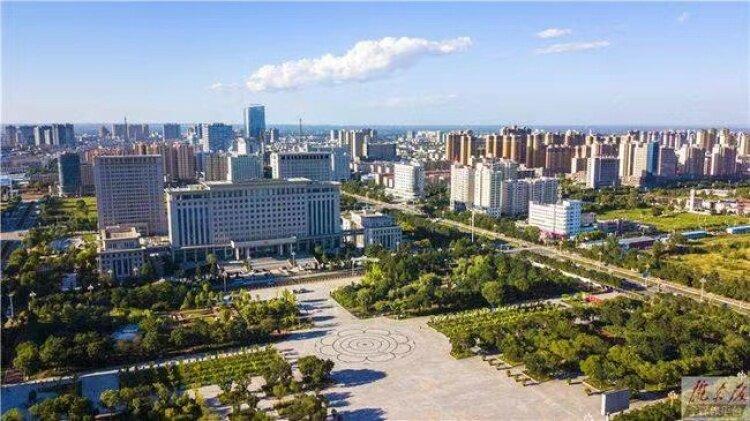 2022年，我市環(huán)境空氣優(yōu)良天數(shù)達297天。隴東報全媒體記者 俄少飛 攝